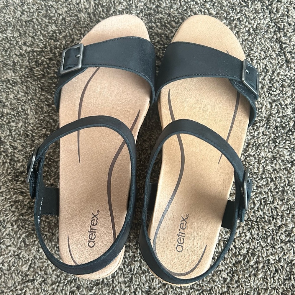 Aetrex Melody Black sandals size 10. Brand new with box